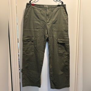 Universal Thread Women’s Green Cargo Pants